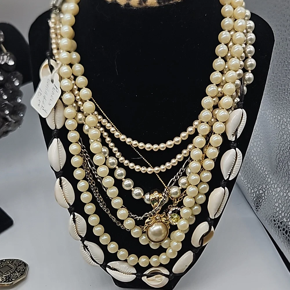 Lot of 74 pc costume jewelry assorted - Picture 14 of 17